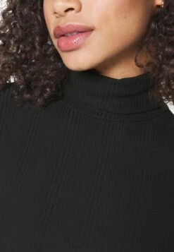 Slim Turtleneck Half Sleeves - T-Shirt Basic - Black 13 Slim Turtleneck Half Sleeves - T-Shirt Basic - Black -Trendy Verkoop 787daa3ec10a4f7d98e9d136aa508d4b