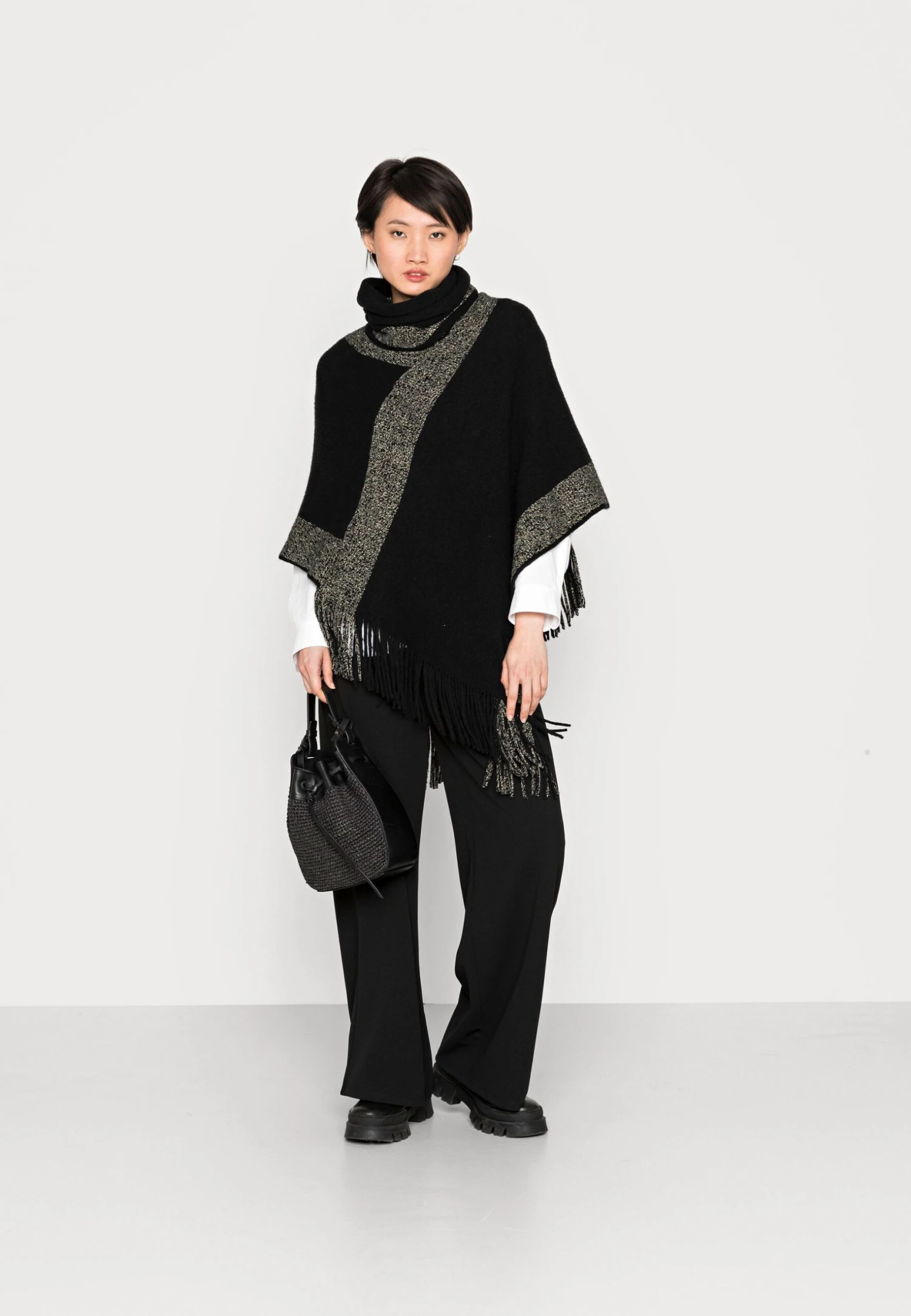Anna Field Poncho - Black / Gold 4 Anna Field Poncho - Black / Gold - Afbeelding 2
