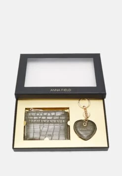 Anna Field Set - Portemonnee - Khaki 14 Anna Field Set - Portemonnee - Khaki -Trendy Verkoop f9313a6a271b4c5faf985e4bf51b0283