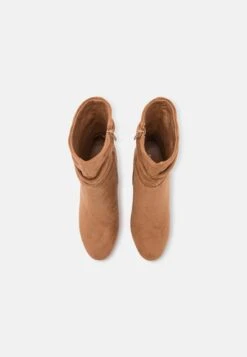 Anna Field Enkellaarsjes Met Hoge Hak - Cognac 13 Anna Field Enkellaarsjes Met Hoge Hak - Cognac -Trendy Verkoop fe844388137345fd8567c7f47f63aa66